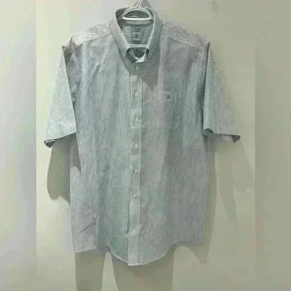 NWT L.L Bean men’s pinstripe shortsleeved  shirt wrinkle resistant size 17 reg - Picture 1 of 7